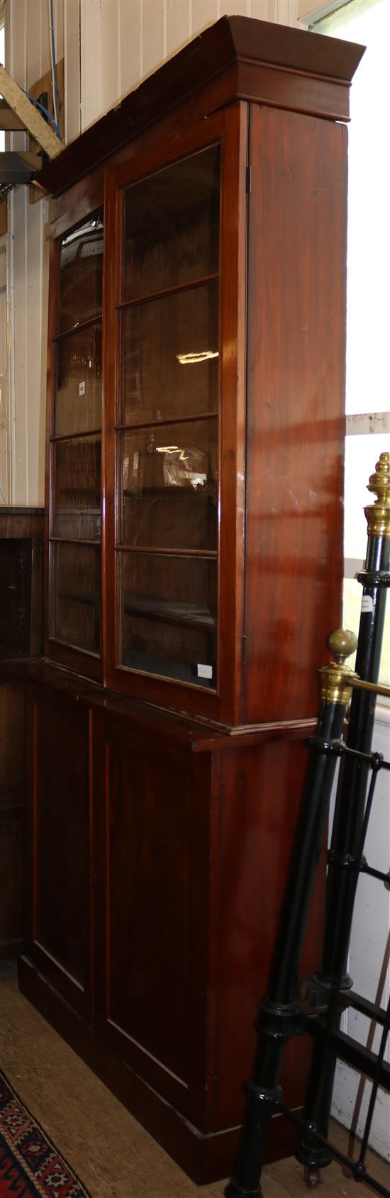 Early 19th century mahogany bookcase cupboard(-)